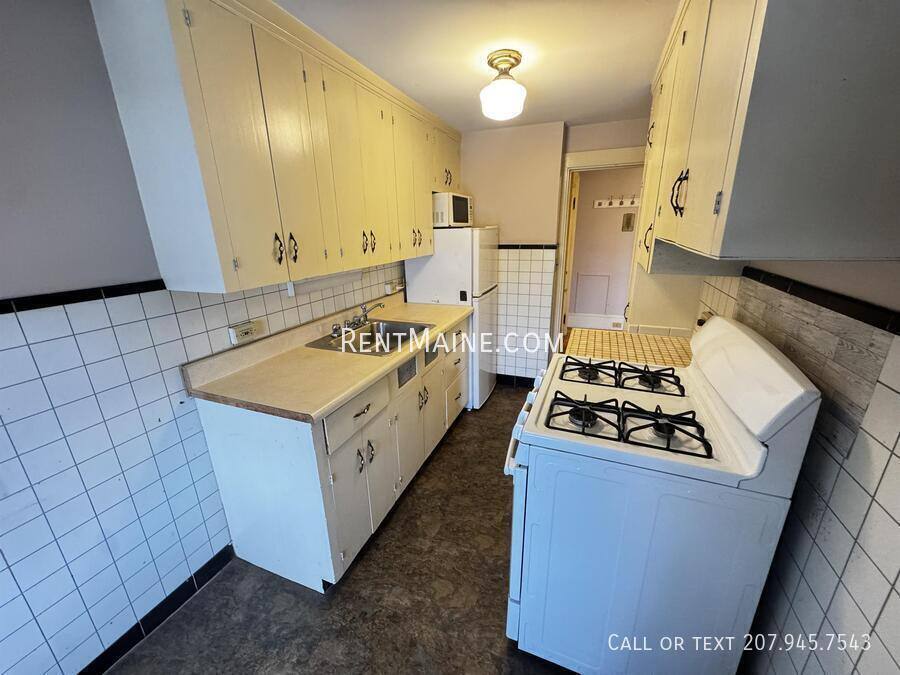 Apartment for rent at 77 Broadway #3A, Bangor, ME 04401