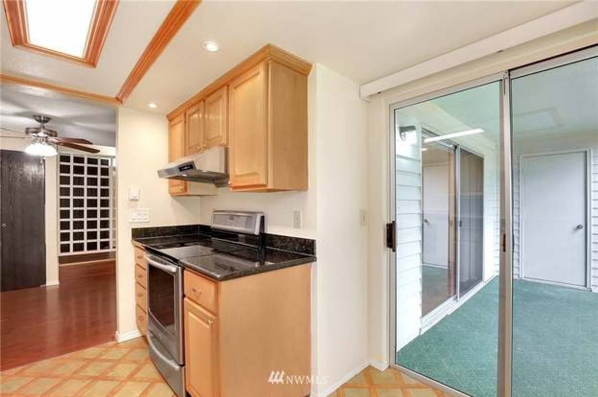 Condo for rent at 4635 W Lake Sammamish Parkway SE, Issaquah, WA 98027
