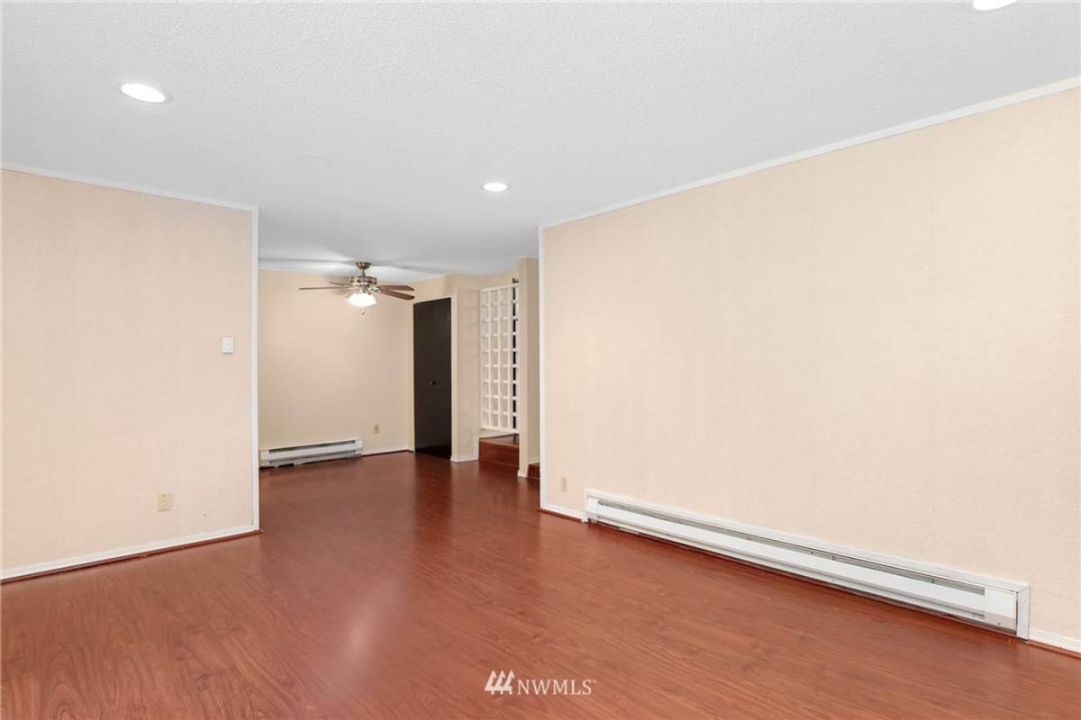 Condo for rent at 4635 W Lake Sammamish Parkway SE, Issaquah, WA 98027