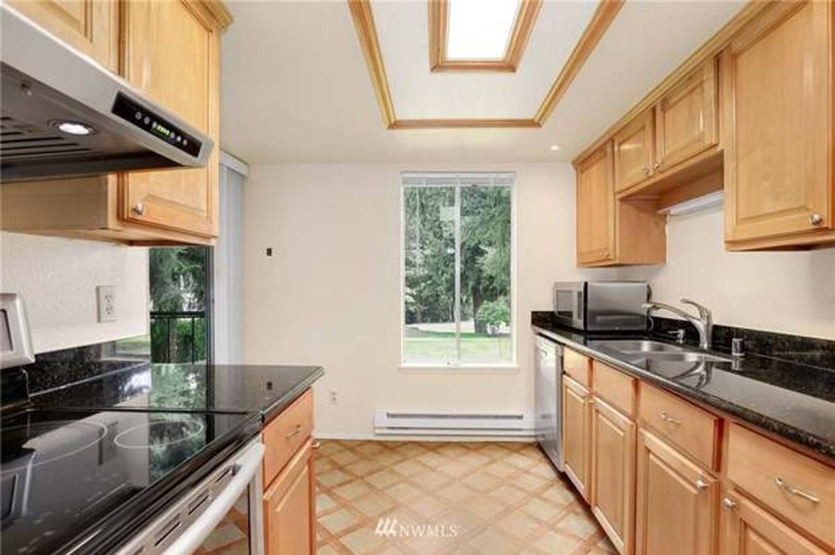Condo for rent at 4635 W Lake Sammamish Parkway SE, Issaquah, WA 98027