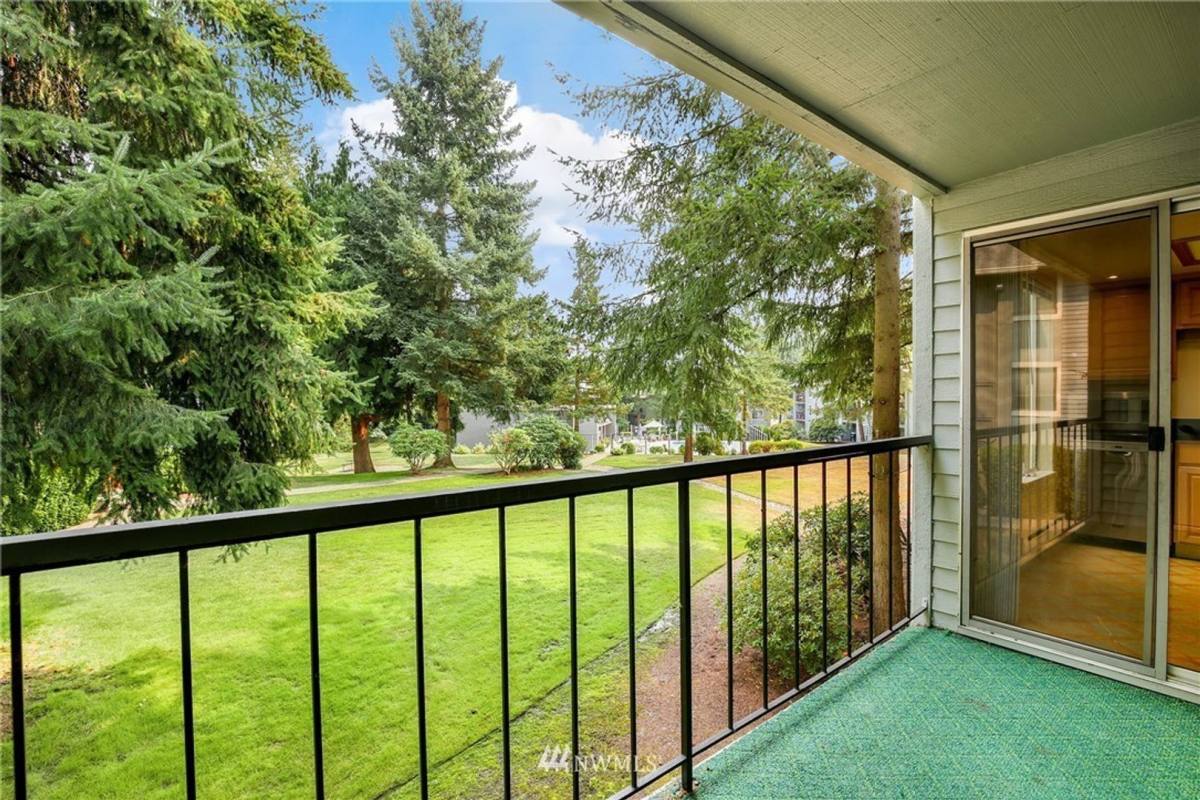 Condo for rent at 4635 W Lake Sammamish Parkway SE, Issaquah, WA 98027