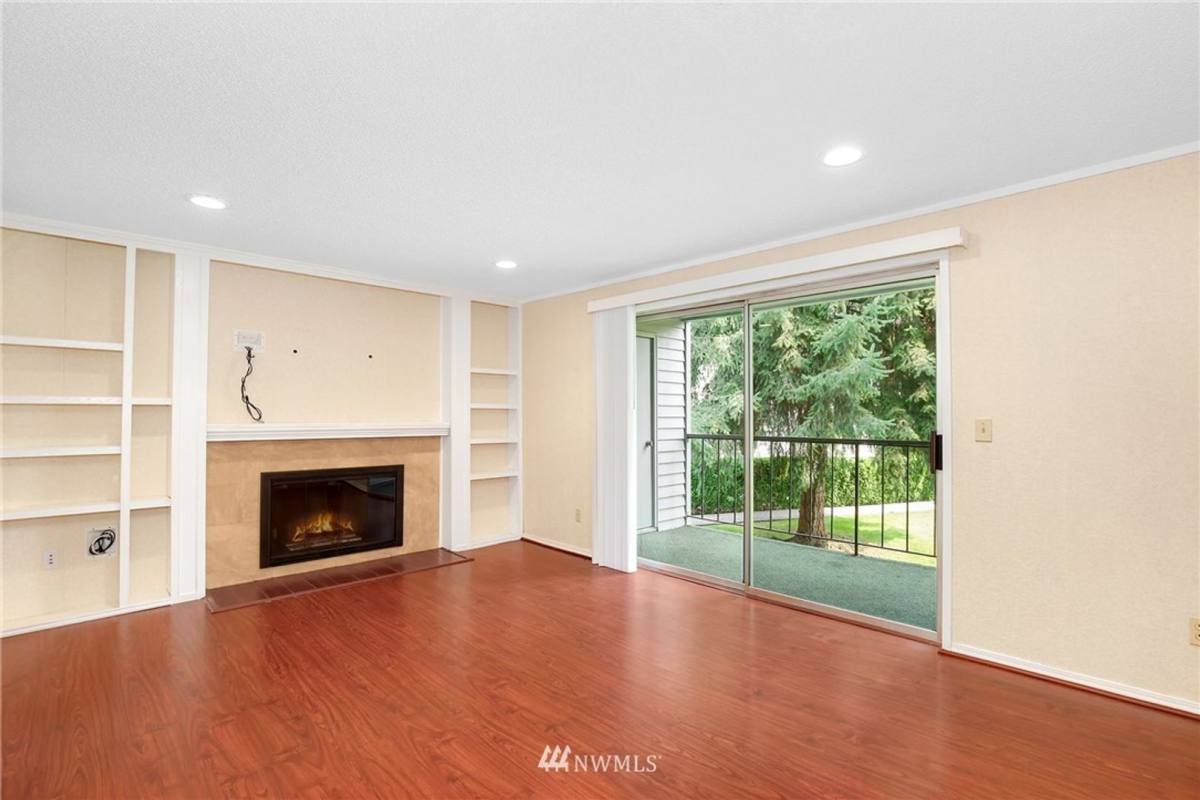 Condo for rent at 4635 W Lake Sammamish Parkway SE, Issaquah, WA 98027