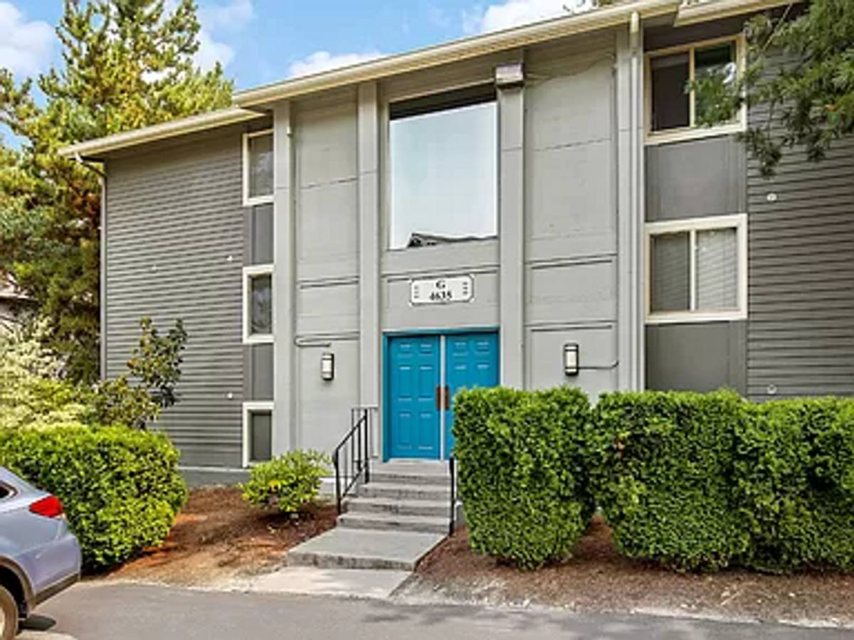 Condo for rent at 4635 W Lake Sammamish Parkway SE, Issaquah, WA 98027