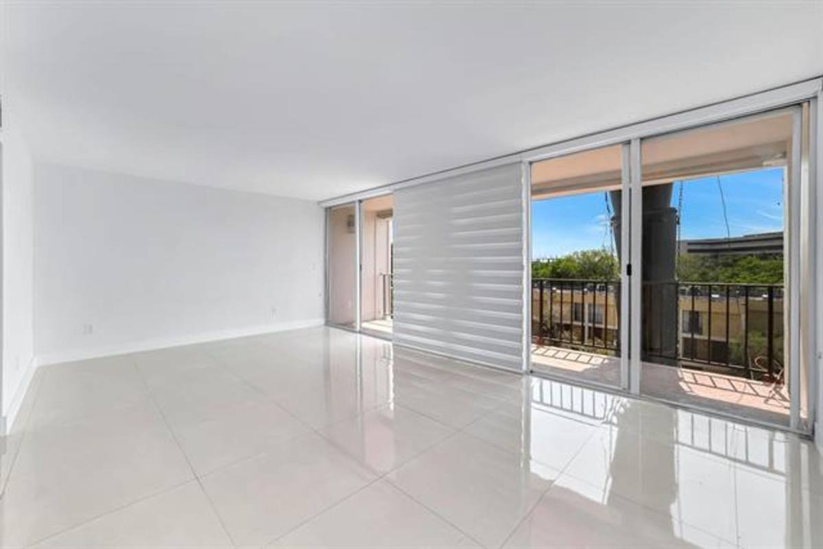 Condo for rent at 9240 Fontainebleau Blvd, Miami, FL 33172