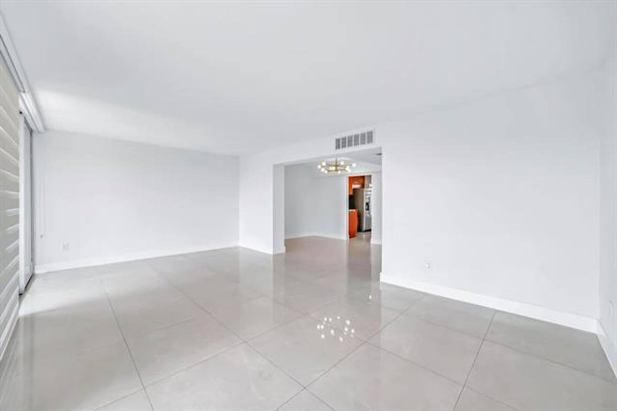 Condo for rent at 9240 Fontainebleau Blvd, Miami, FL 33172