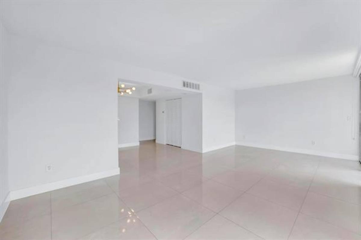 Condo for rent at 9240 Fontainebleau Blvd, Miami, FL 33172