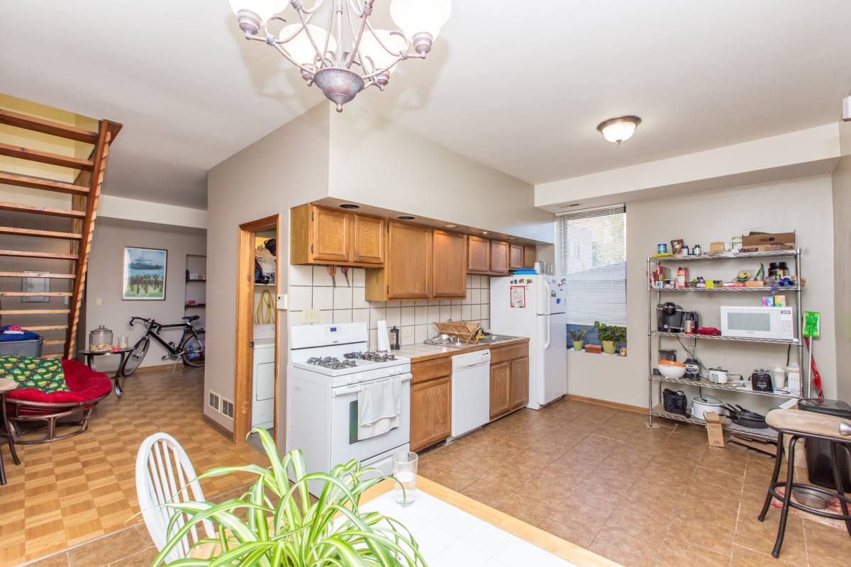 Apartment for rent at 2014 W Cortez St, Chicago, IL 60622