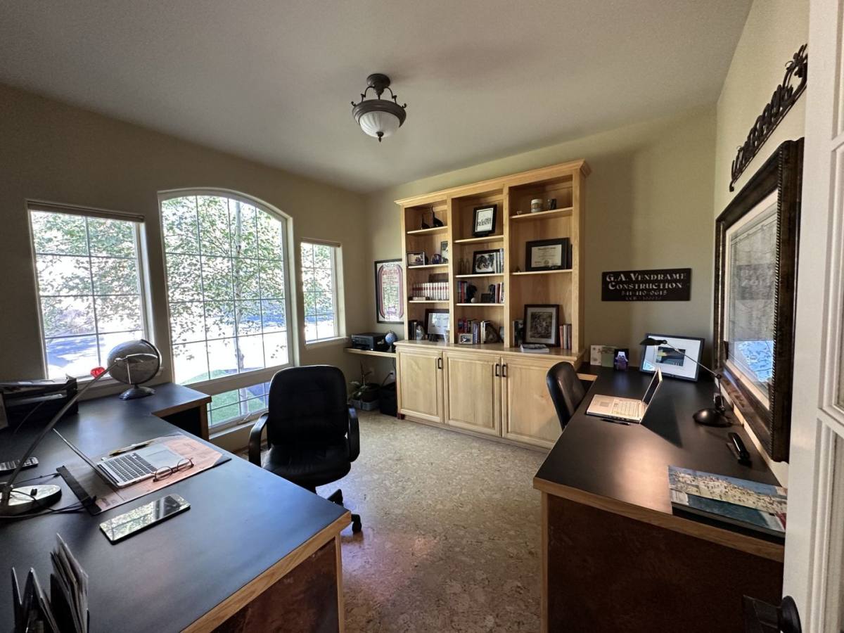 House for rent at 1158 NW Redfield Circle, Bend, OR 97703