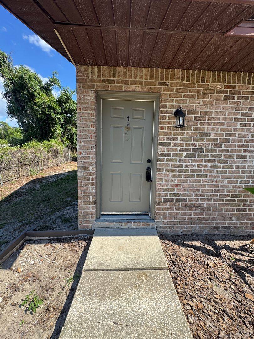 Apartment for rent at 1195 Bentley Rd #1, Leesburg, FL 34748