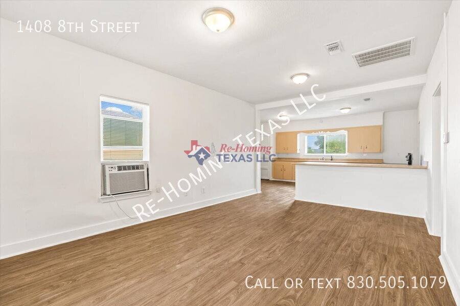 House for rent at 1408 8th St, Floresville, TX 78114