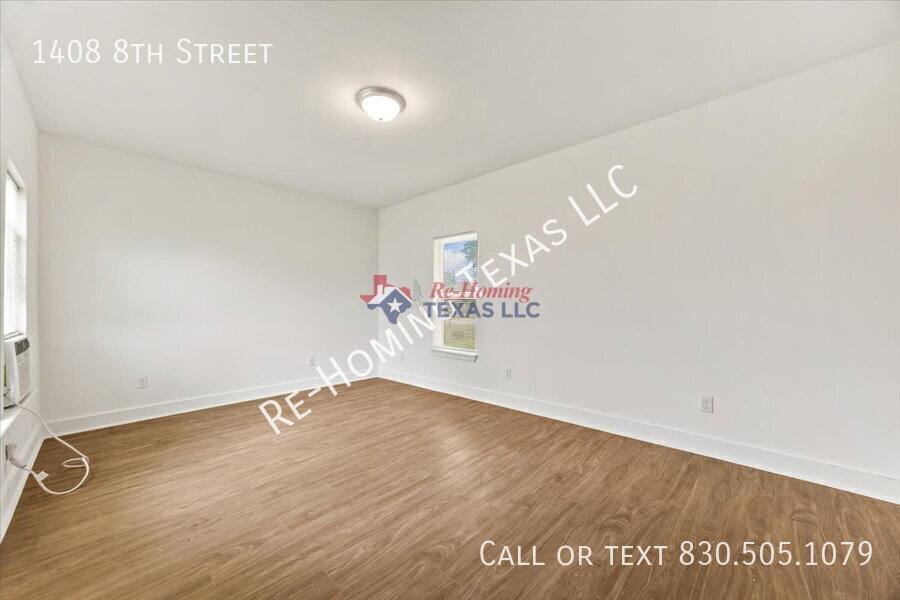 House for rent at 1408 8th St, Floresville, TX 78114