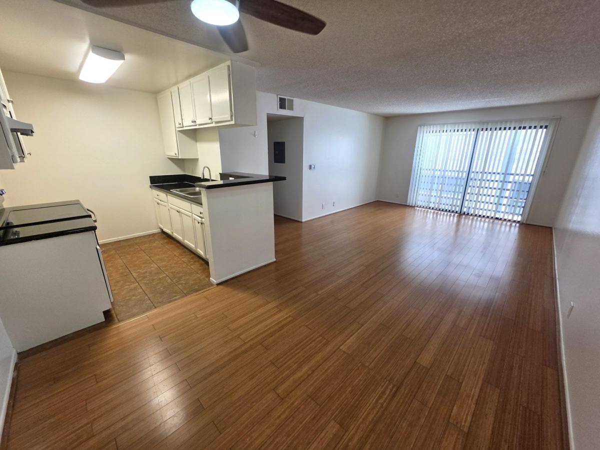Apartment for rent at 519 S Gramercy Place, Los Angeles, CA 90020