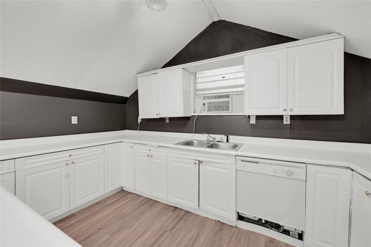 Apartment for rent at 310 N Rock Island St, Angleton, TX 77515