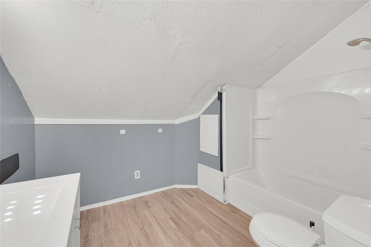 Apartment for rent at 310 N Rock Island St, Angleton, TX 77515