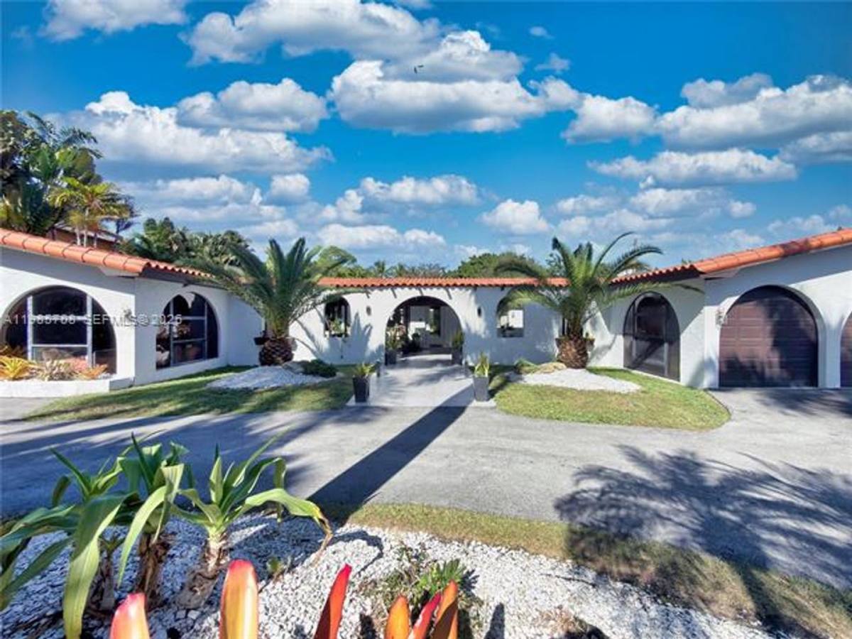 House for rent at 7925 SW 124th St, Miami, FL 33156