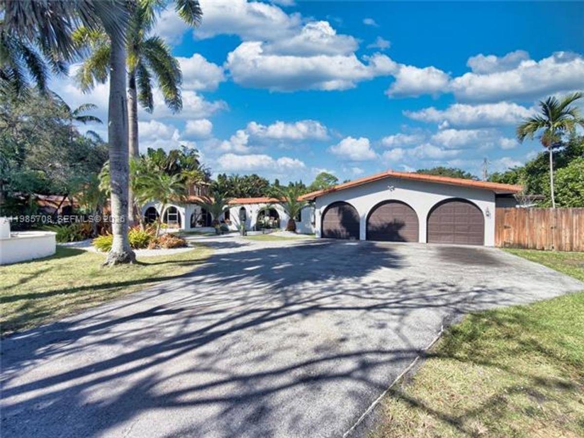 House for rent at 7925 SW 124th St, Miami, FL 33156