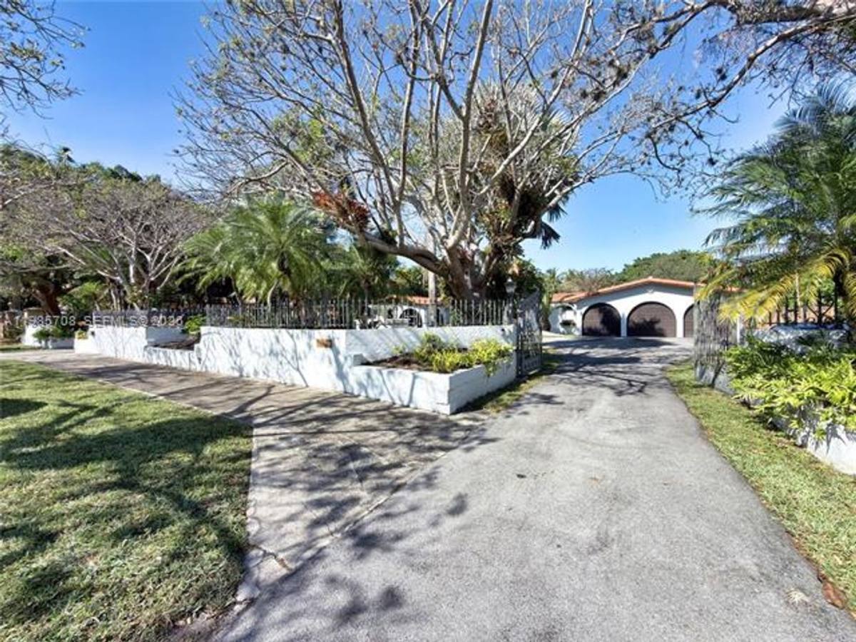 House for rent at 7925 SW 124th St, Miami, FL 33156