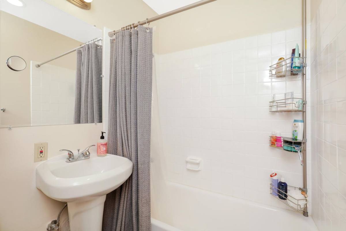 Apartment for rent at 1551 Chalcedony St, San Diego, CA 92109