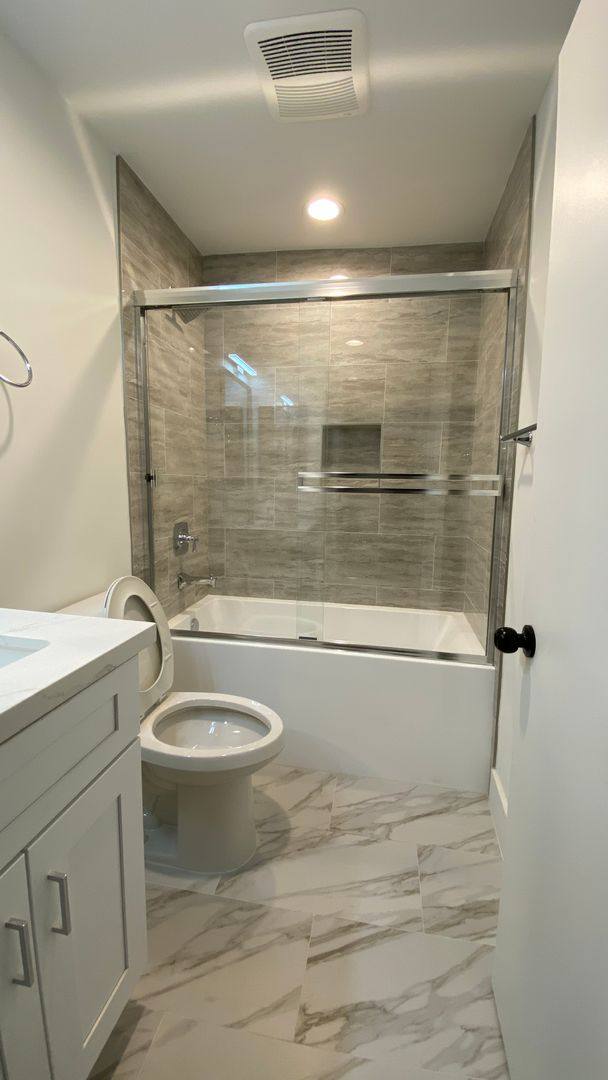 Apartment for rent at 821 S Gramercy Dr, Los Angeles, CA 90005