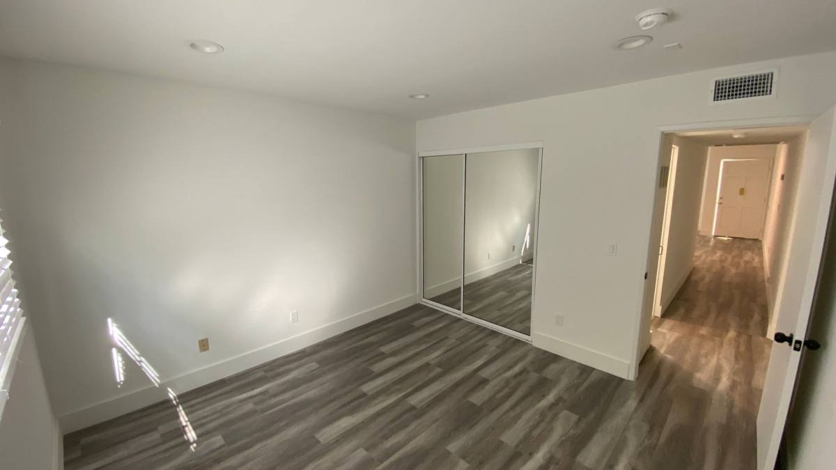 Apartment for rent at 821 S Gramercy Dr, Los Angeles, CA 90005
