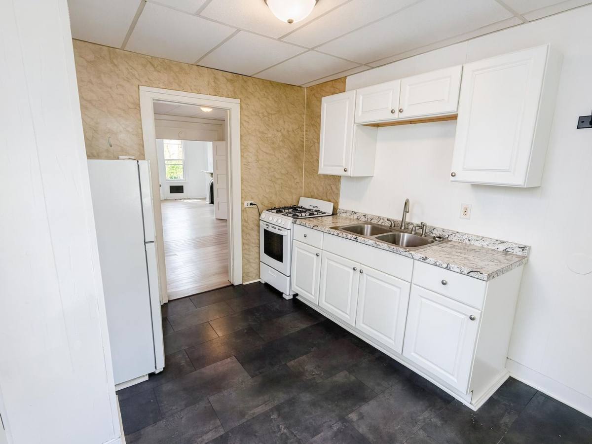 Apartment for rent at 220 Wall St, Kingston, NY 12401