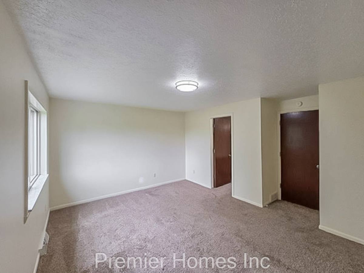 Apartment for rent at 3710 Martindale Rd NE, Canton, OH 44714