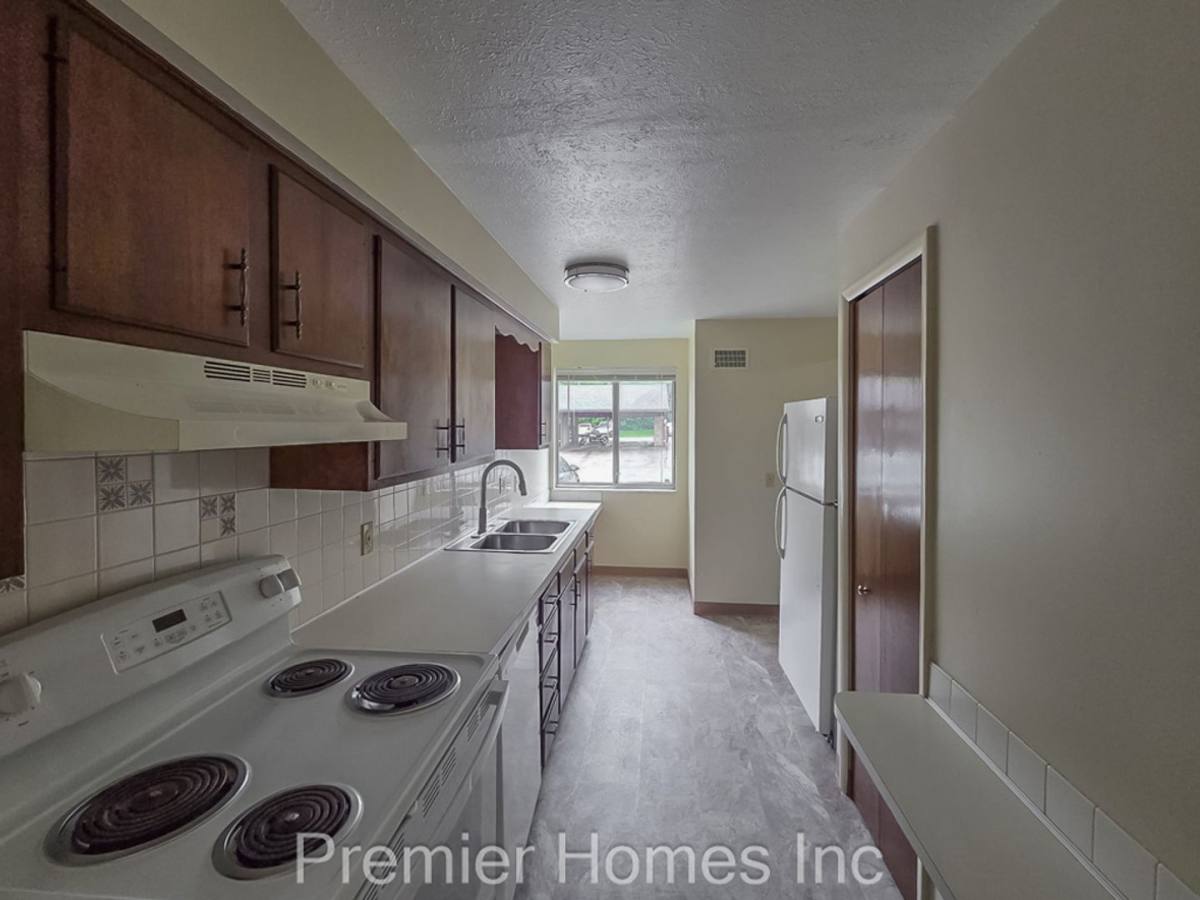 Apartment for rent at 3710 Martindale Rd NE, Canton, OH 44714