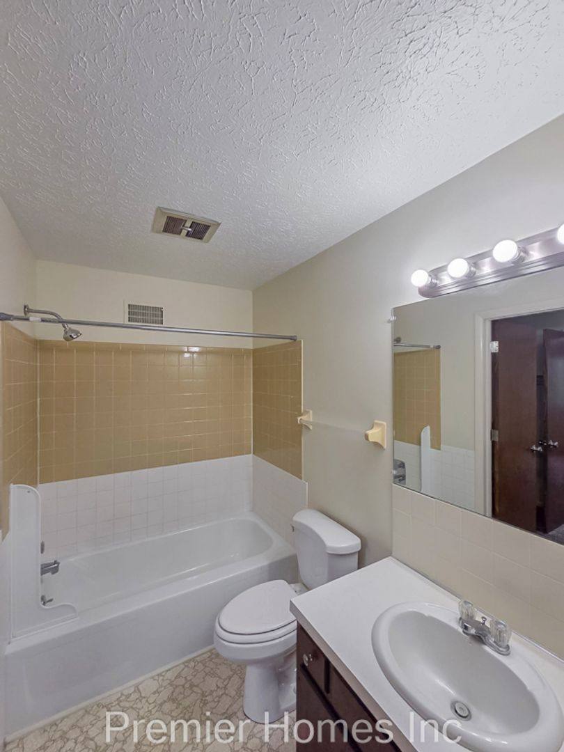 Apartment for rent at 3710 Martindale Rd NE, Canton, OH 44714