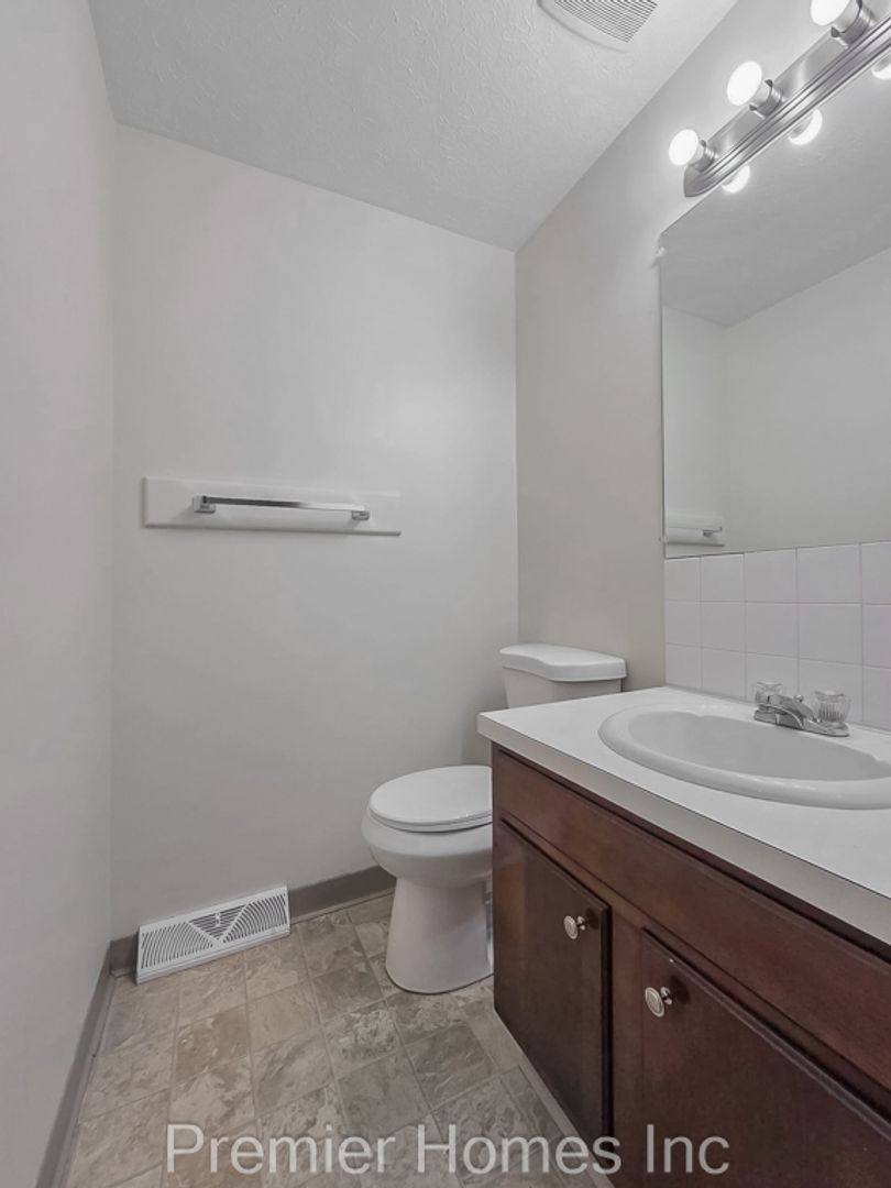 Apartment for rent at 3710 Martindale Rd NE, Canton, OH 44714