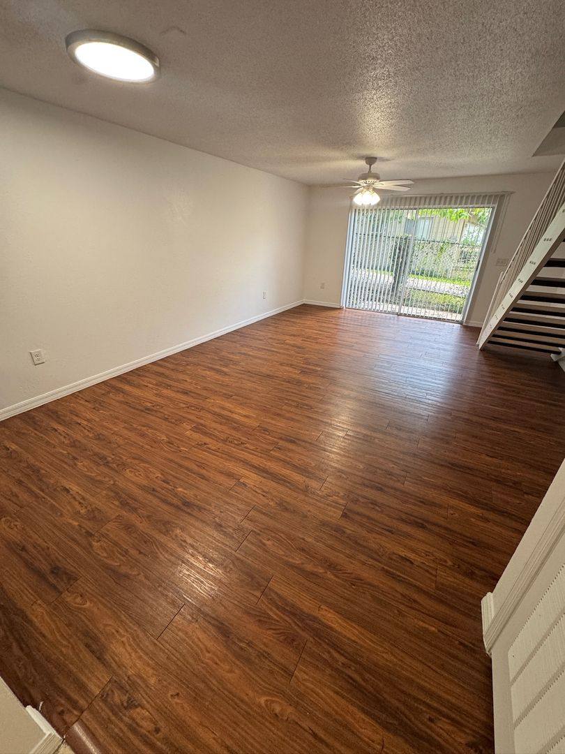 Apartment for rent at 1718 NE 3rd St, Ocala, FL 34470