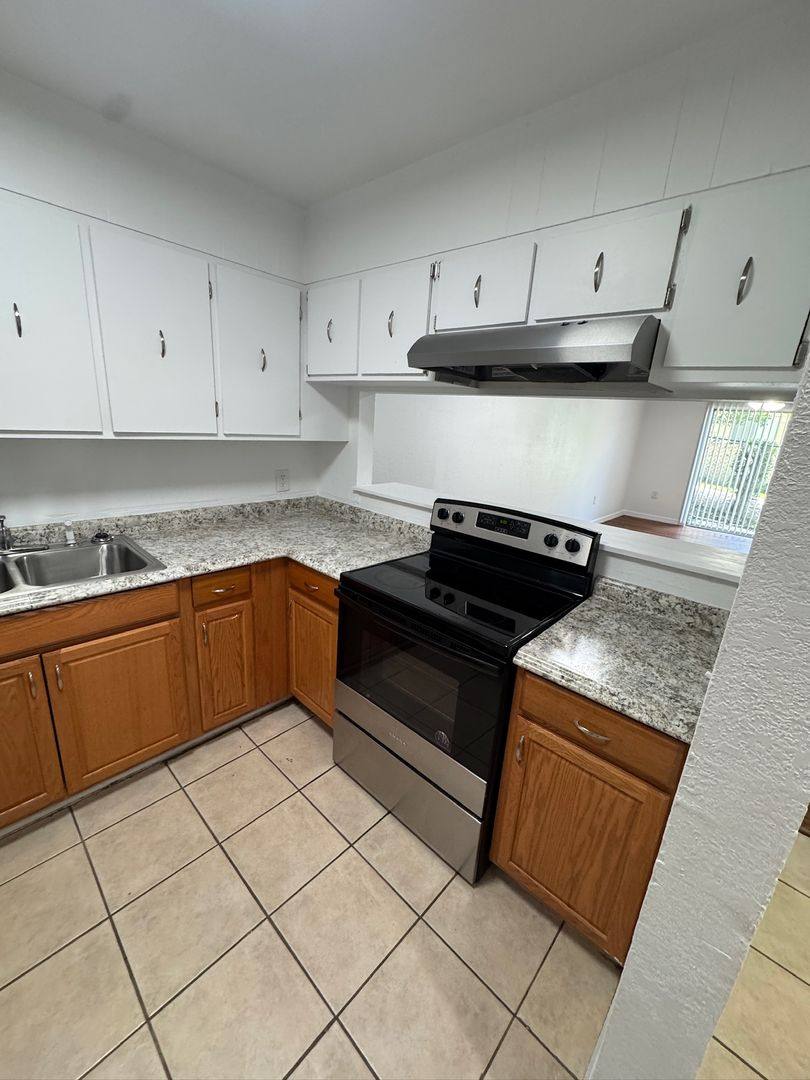 Apartment for rent at 1718 NE 3rd St, Ocala, FL 34470