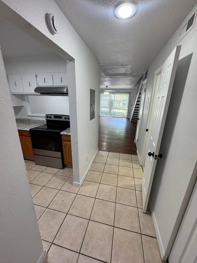 Apartment for rent at 1718 NE 3rd St, Ocala, FL 34470