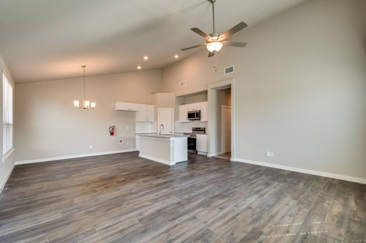 Townhouse for rent at 733 Wheatfield Dr, Venus, TX 76084