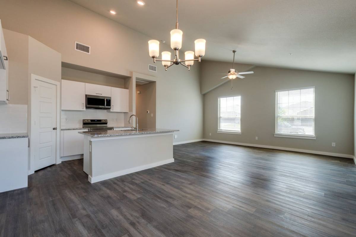 Townhouse for rent at 733 Wheatfield Dr, Venus, TX 76084