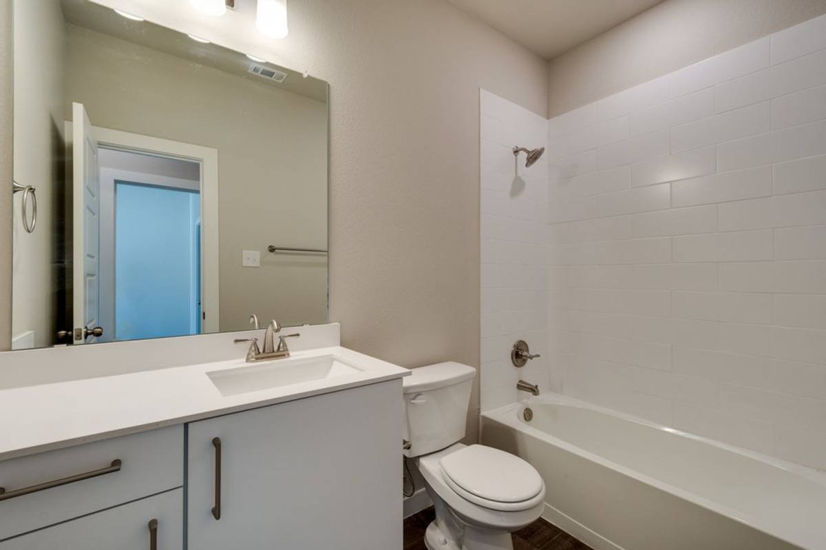 Townhouse for rent at 733 Wheatfield Dr, Venus, TX 76084