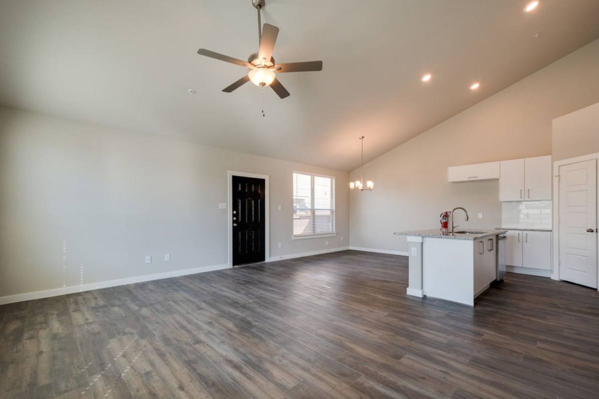 Townhouse for rent at 733 Wheatfield Dr, Venus, TX 76084