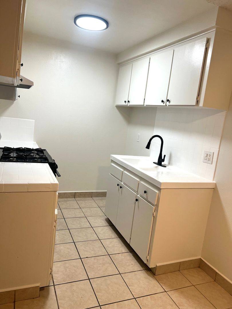 Apartment for rent at 13921 Yukon Ave, Hawthorne, CA 90250