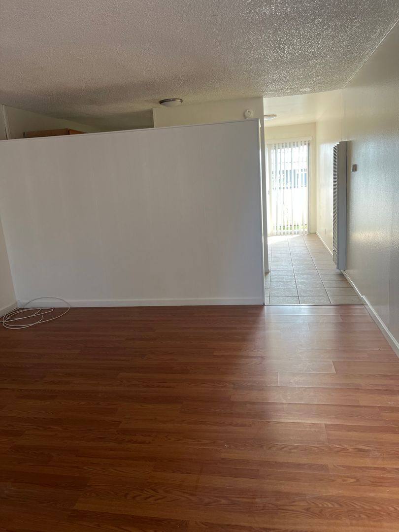 Apartment for rent at 13921 Yukon Ave, Hawthorne, CA 90250
