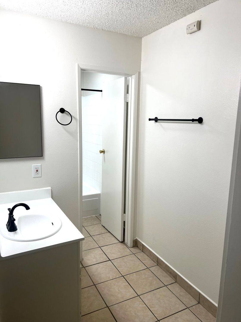 Apartment for rent at 13921 Yukon Ave, Hawthorne, CA 90250