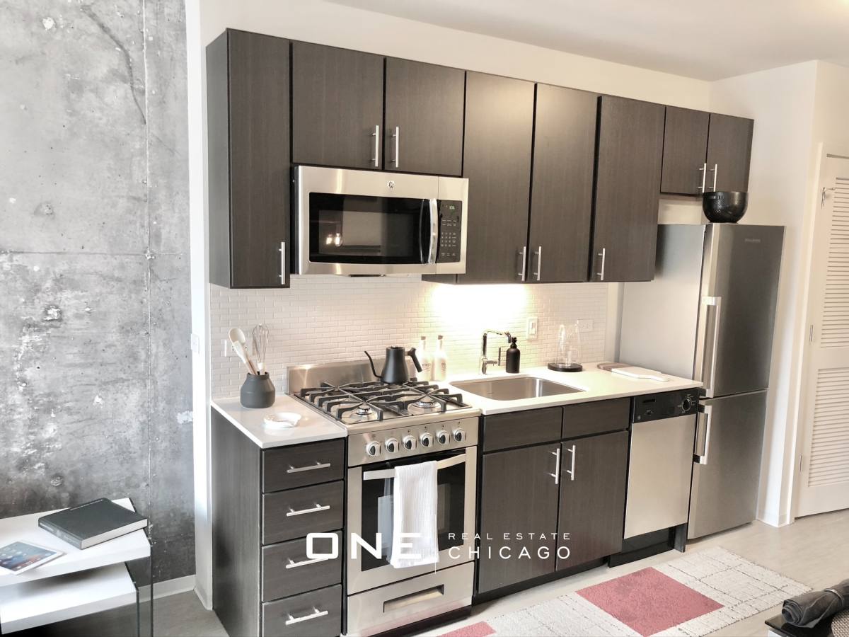 Apartment for rent at 156 W Superior, Chicago, IL 60654