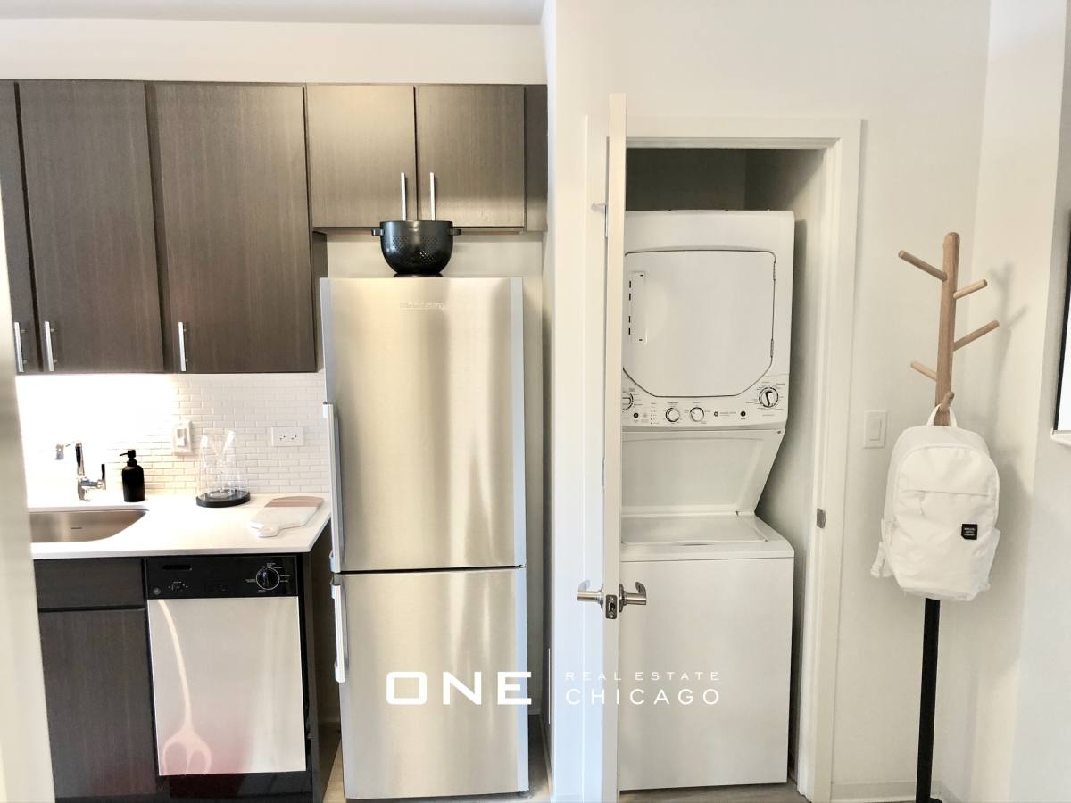 Apartment for rent at 156 W Superior, Chicago, IL 60654