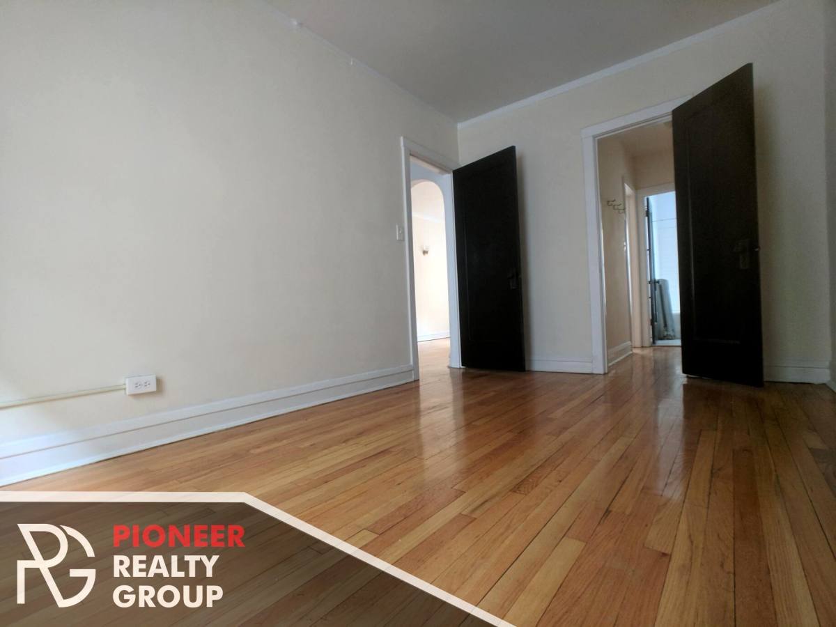 Apartment for rent at 2100 W Ainslie, Chicago, IL 60625
