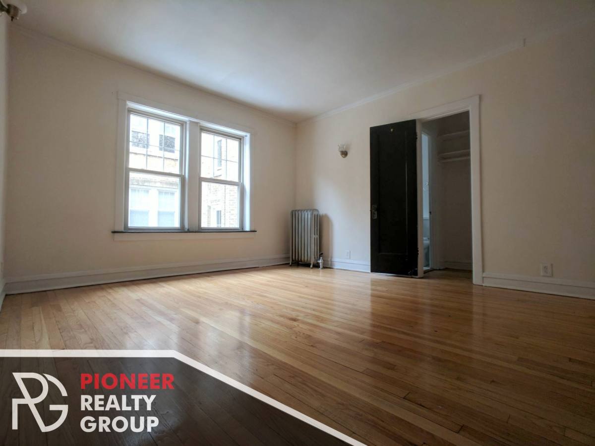 Apartment for rent at 2100 W Ainslie, Chicago, IL 60625