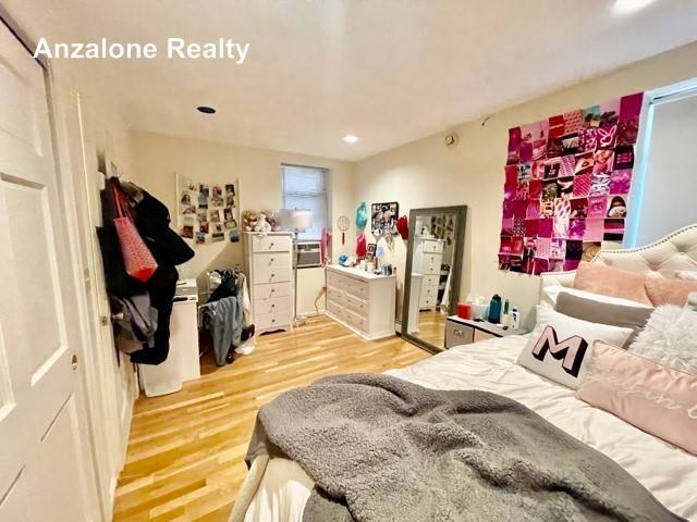 House for rent at 14 1 2 Hull St #3, Boston, MA 02113