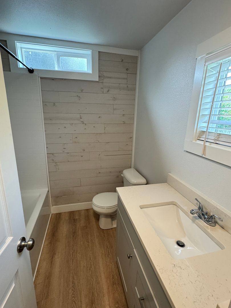 Apartment for rent at 2067 Hazel Ave NE, Salem, OR 97301