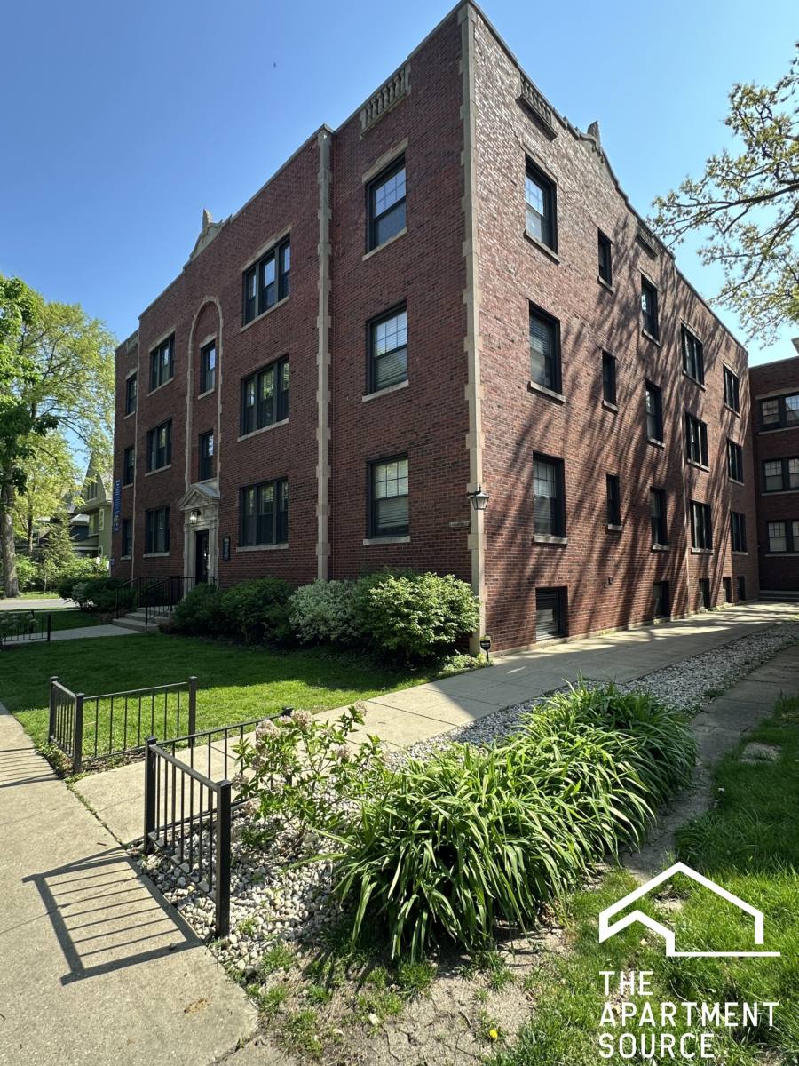 Apartment for rent at 1147 Maple Ave #1, Evanston, IL 60202