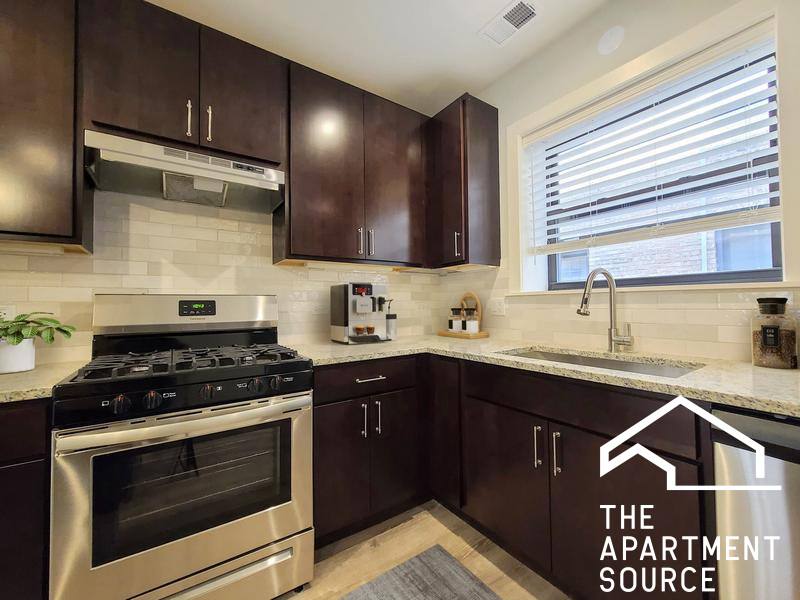 Apartment for rent at 1147 Maple Ave #1, Evanston, IL 60202