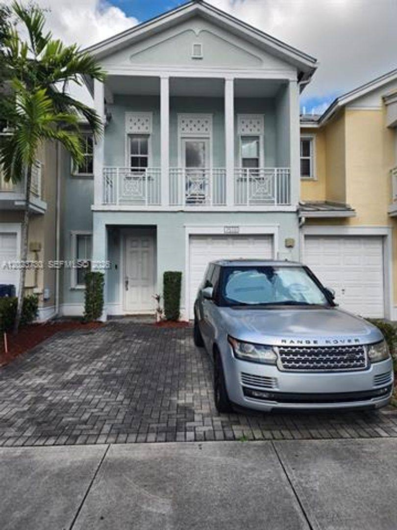 Townhouse for rent at 7510 NW 107th Place, Miami, FL 33178