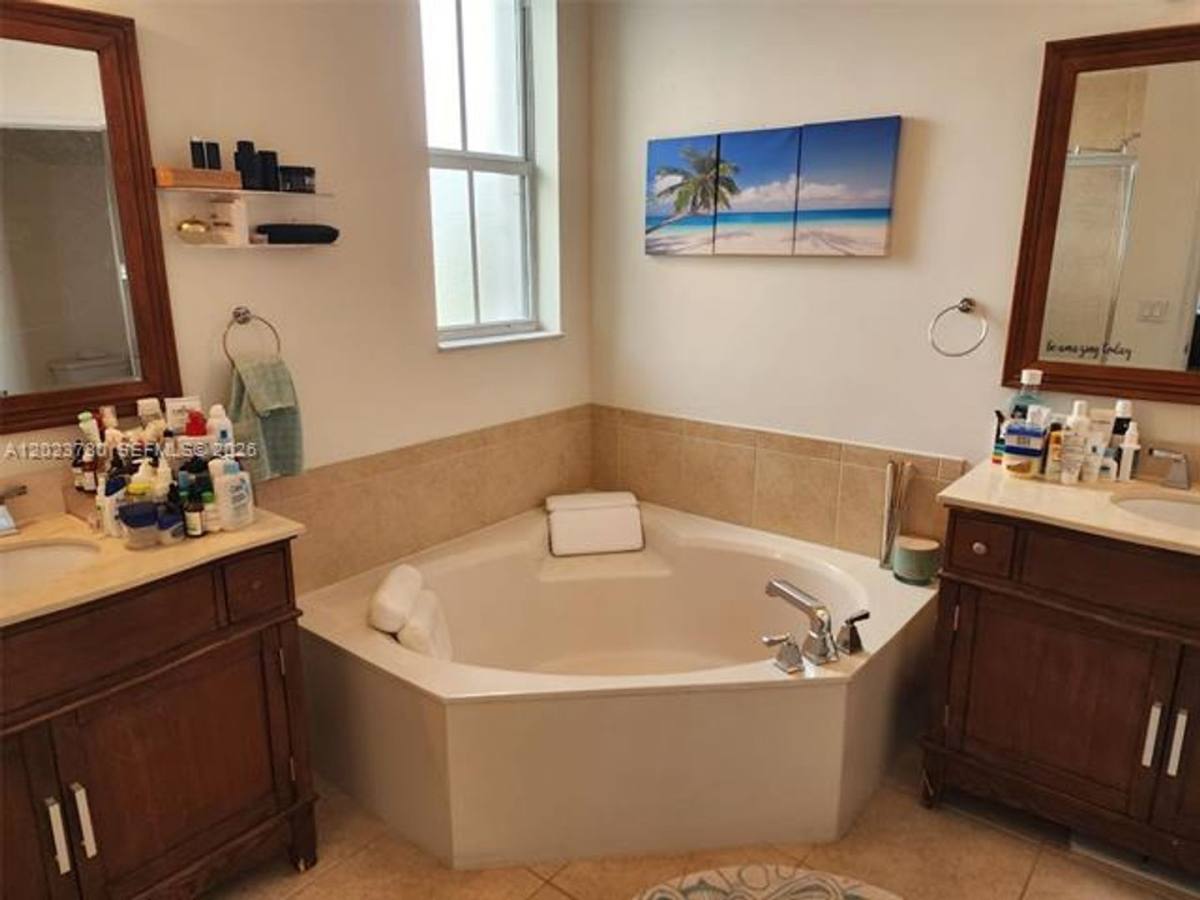 Townhouse for rent at 7510 NW 107th Place, Miami, FL 33178