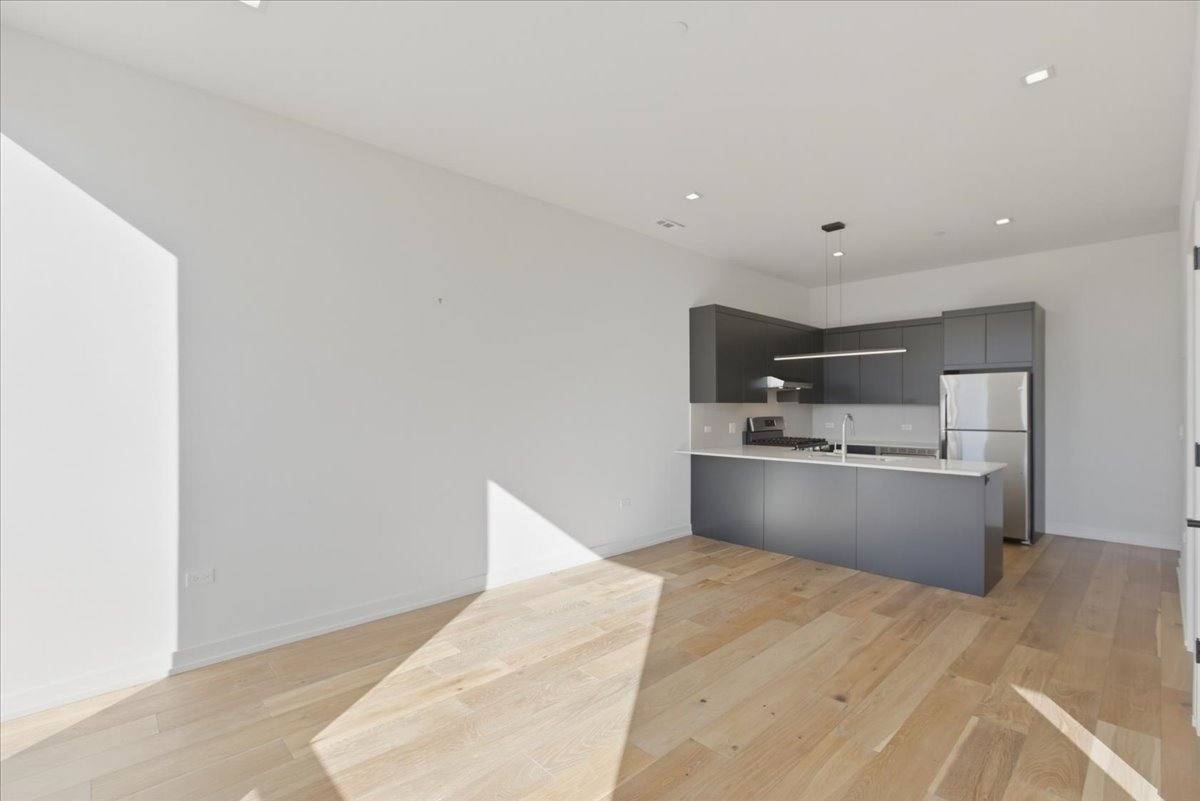 Apartment for rent at 4513 N Clark #201, Chicago, IL 60640